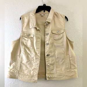 CB (Cato) Khaki Sleeveless Vest with front pockets and front buttons